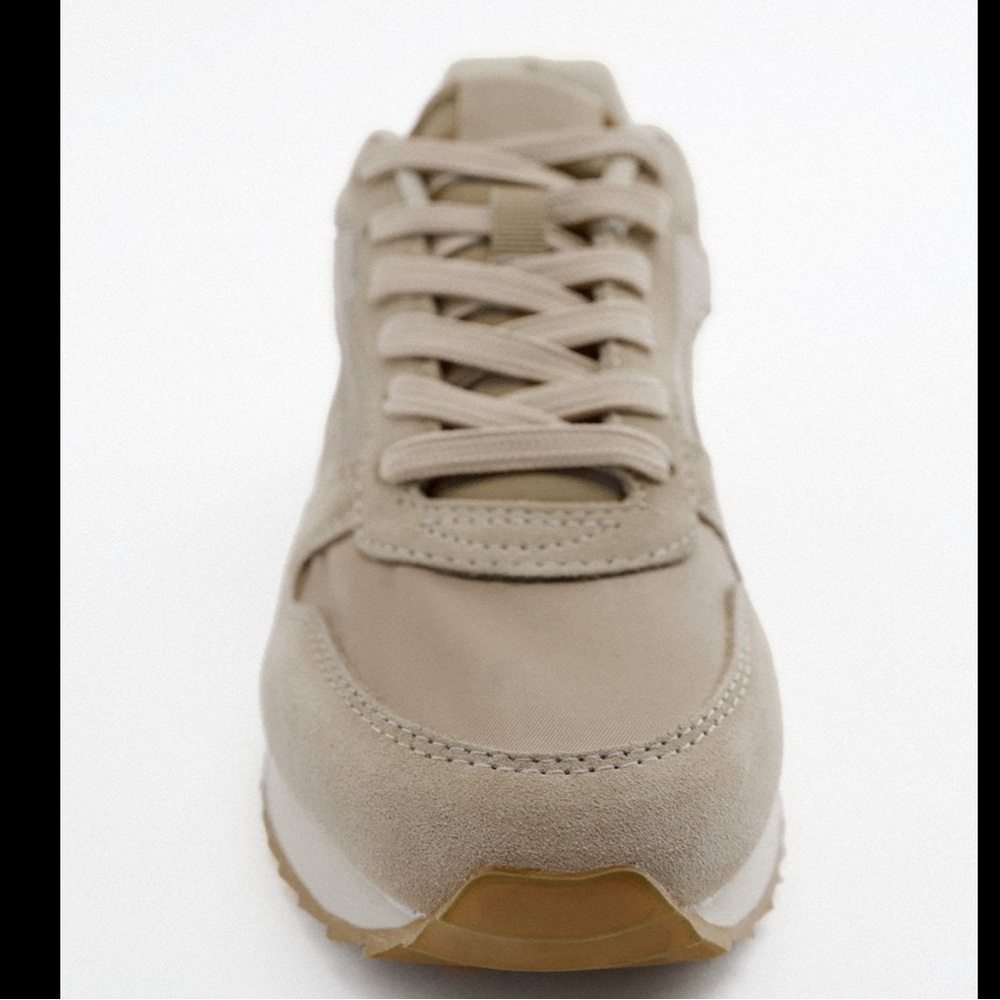 NWT soft trainers with leather detail - Picture 4 of 6
